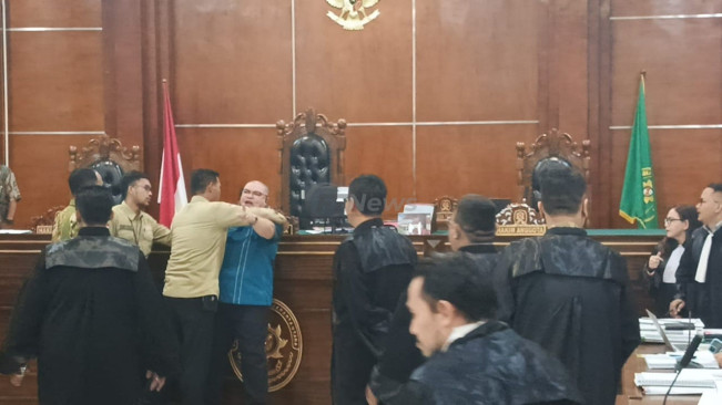 Panas! Begini Awal Mula Razman Arif Nasution Ngamuk di PN Jakut, Nyaris Adu Jotos dengan Hotman Paris